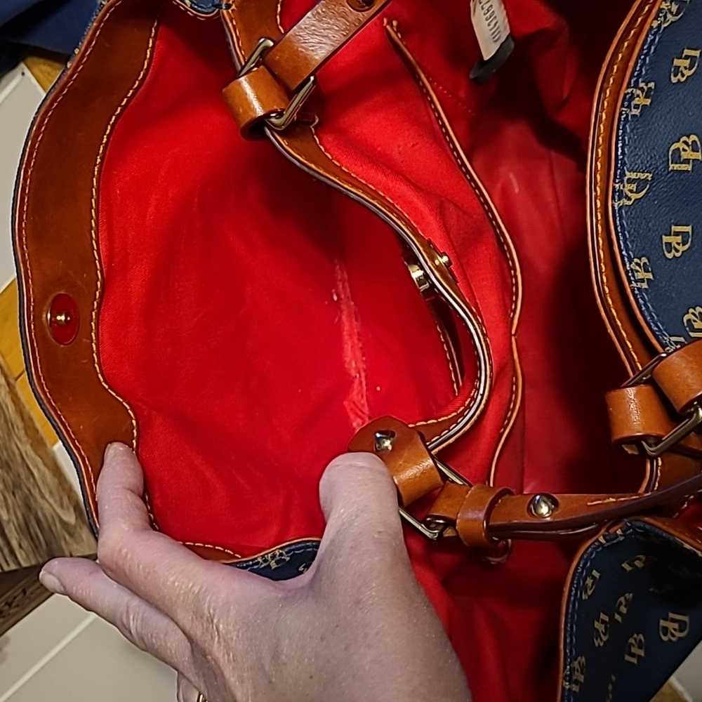 Dooney & Bourke Navy & Gold Bag.  Pre-loved - Picture 15 of 16